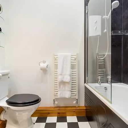 Brooklands 5 Star Konukevi 5*